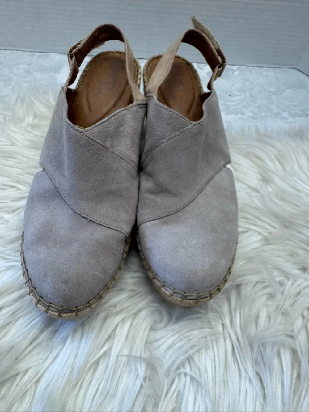 Born Size 9 Closed Toe Slingback Wedge Espadrille Heels Comfort Shoe Suede
